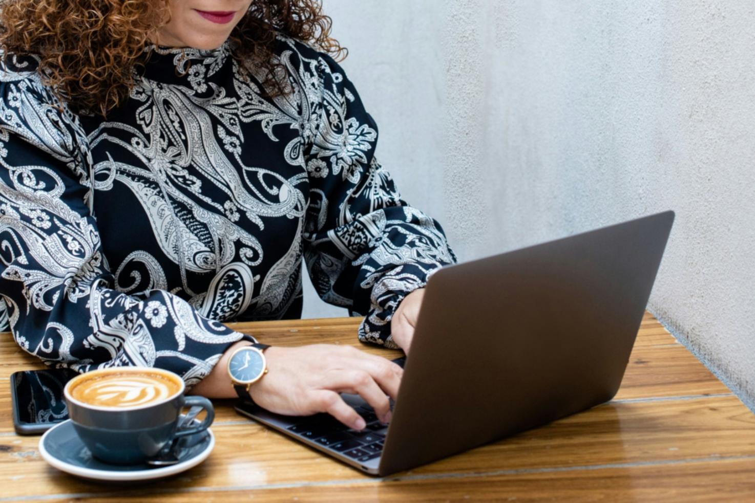 sivionarex Team bei der Arbeit an Rentabilitätsanalysen